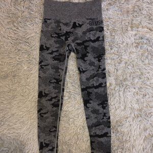 Gymshark Camo seamless leggings in Black. Size S